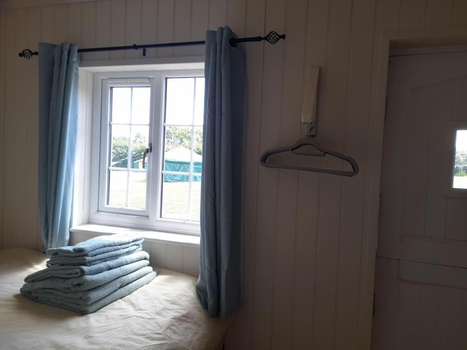 Dinky'S Den Apartment Coverack Exterior photo